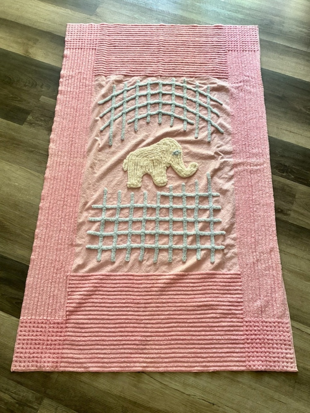 VTG 1950s Elephant Chenille Crib Blanket Coverlet 38.5 x 64.5"